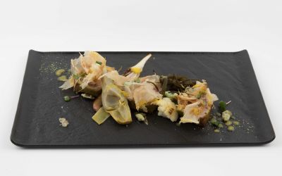 Tagliata di tonno rosso siciliano di polvere di piselli con carciofi e maionese al wasabi e semi di zucca al wasabi